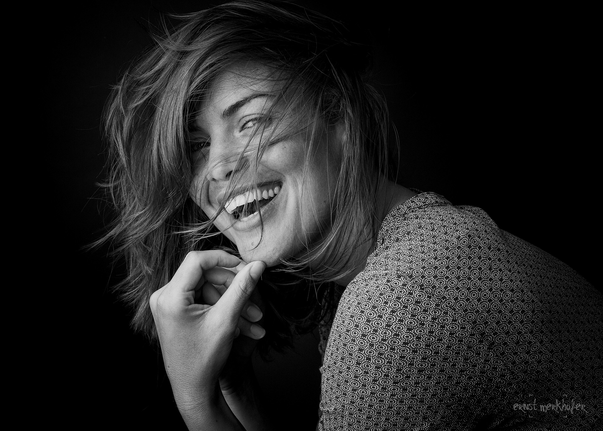 Portrait einer sehr schönen lachenden Frau, Portraits, Studio, one light, Ernst Merkhofer, Fotograf, Portraitfotograf
