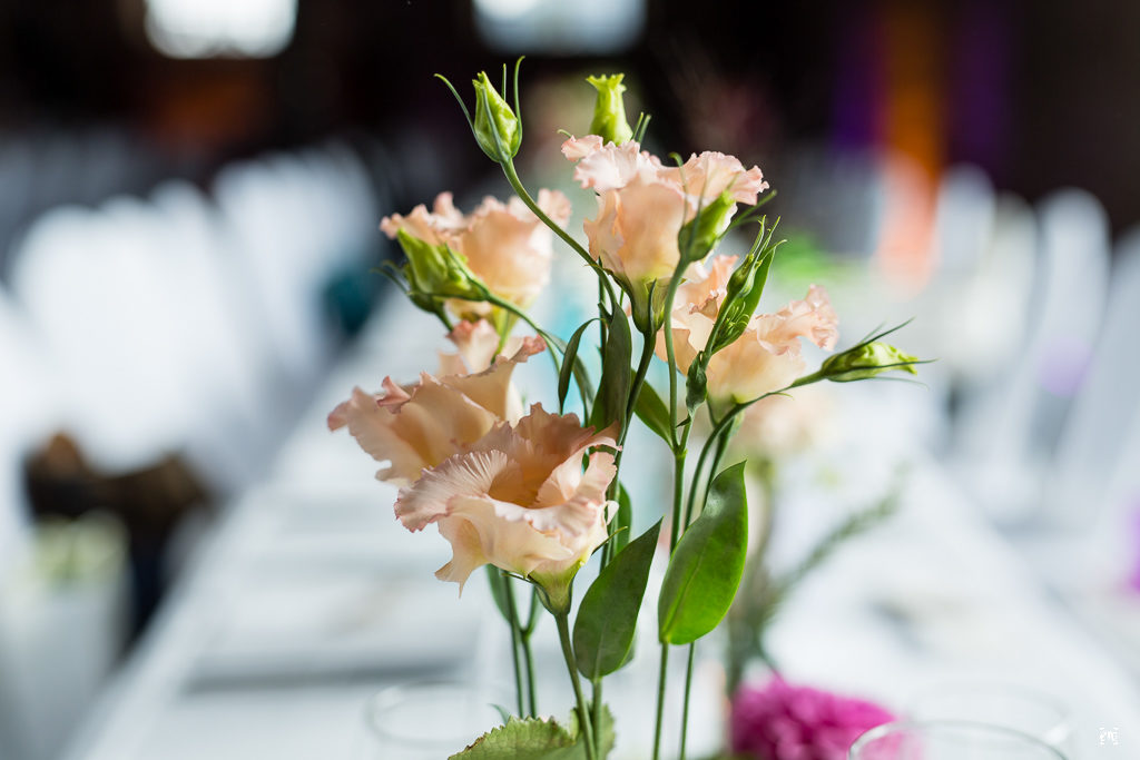 Flowerpower Hochzeit, Haarschmuck Blüten Hippie-Style Gutshof Ladenburg, real wedding, Tisch Deko