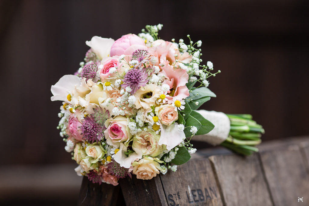 Flowerpower Hochzeit, Haarschmuck Blüten Hippie-Style Gutshof Ladenburg, real wedding, Brautstrauß, bridal boquet