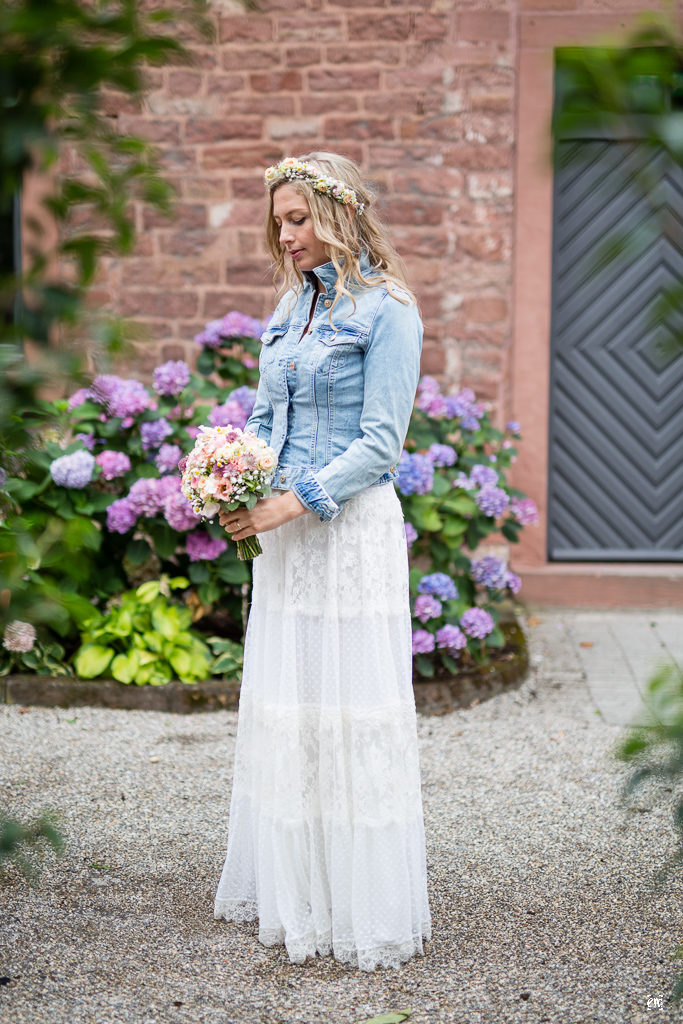 Flowerpower Hochzeit, Haarschmuck Blüten Hippie-Style Gutshof Ladenburg, real wedding