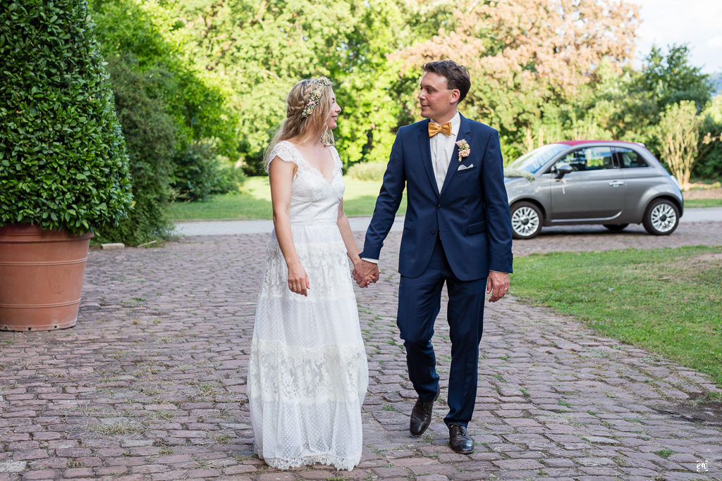 Flowerpower Hochzeit, Haarschmuck Blüten Hippie-Style Gutshof Ladenburg, real wedding