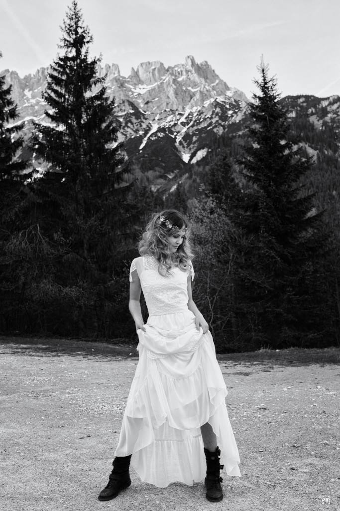 Brautkleid, Mode, Hochzeitsmode, Hochzeit, , Vintage Brautkleider, Styled Shoot, Wilder Kaiser, Vintage-Bohème, Hochzeitskleider, Ernst Merkhofer, Fotograf, Brautkleid Inspiration , Brautkleid, Spitze, Brautstrauss,