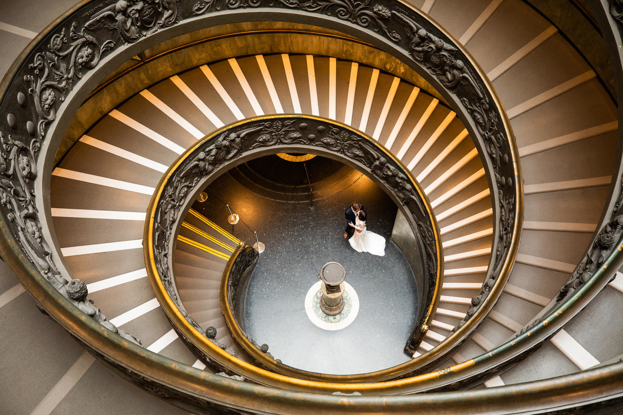 Ernst Merkhofer Exclusive, Fotograf, Rom , Exlusive, Signature Shots, Ernst Merkhofer, Pärchen, junges Paar, Foto Session, Photo Shoot, Staircase, Love, Portraits, Portrait, Rome,