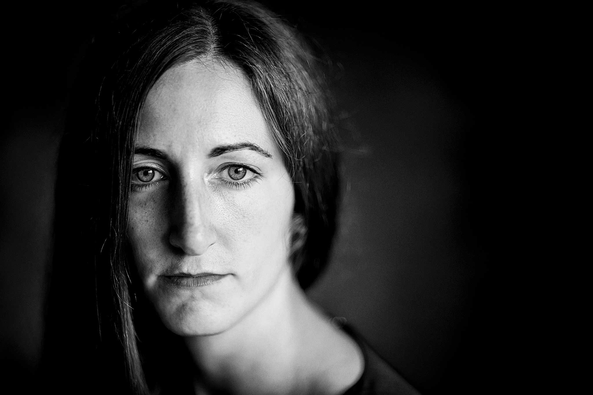 Portrait einer jungen Frau, sw, Ernst Merkhofer, Home, Portrait, Portraits, schwarz-weiss,